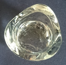 Lade das Bild in den Galerie-Viewer, TEELICHTGLAS - Hartglas, Gewölbter Geschwungener Rand Fuß Form Mo