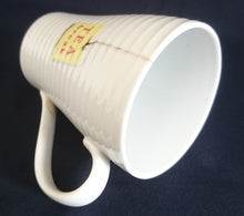 Lade das Bild in den Galerie-Viewer, KAFFEETASSE - Porzellan, Teebeutel TEA break Aufschrift Waagerechte Linien Striche Relief Motiv Dekor