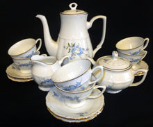 Lade das Bild in den Galerie-Viewer, ZUCKERDOSE MIT DECKEL - Porzellan, Goldrand Vergiss mein Nicht Blumenblüten Flora Pflanzen Gewölbter Relief Motiv Dekor