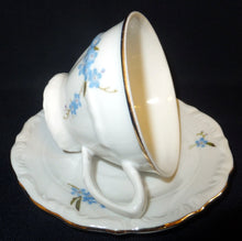 Lade das Bild in den Galerie-Viewer, 2er Set 2er MOCCAGEDECKE - Porzellan, Goldrand Vergiss mein Nicht Blumenblüten Flora Pflanzen Gewölbter Relief Motiv Dekor