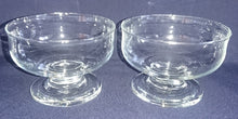 Lade das Bild in den Galerie-Viewer, 2er Set EIS~ DESSERTSCHALEN - Hartglas, Typische Gastronomische Form Dekor Motiv