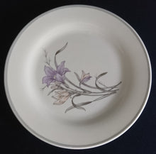 Lade das Bild in den Galerie-Viewer, DESSERTTELLER - Keramik / Steingut, Flora Lilien Blumenblüten Pflanzen Rand Motiv Dekor