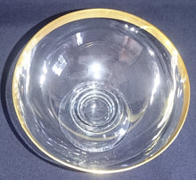 Lade das Bild in den Galerie-Viewer, 2er Set EIS~ DESSERTSCHALEN - Hartglas, Modernes Band Breiter Linien Golddekor Motiv