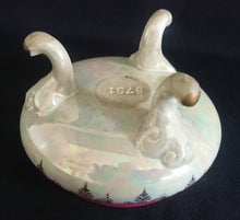 Lade das Bild in den Galerie-Viewer, SCHMUCKDOSE MIT DECKEL - Porzellan, Abstrakt Symbol Zeichen Menschen Frau Mann Motiv Dekor