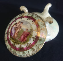 Lade das Bild in den Galerie-Viewer, SCHMUCKDOSE MIT DECKEL - Porzellan, Abstrakt Symbol Zeichen Menschen Frau Mann Motiv Dekor