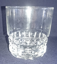 Lade das Bild in den Galerie-Viewer, 2er Set WHISKEY~ WHISKY~ GETRÄNKEGLÄSER - Hartglas, Quadrat Vierecke Relief Motiv Dekor