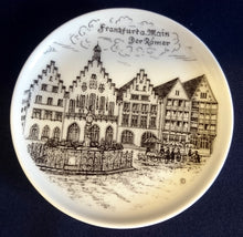 Lade das Bild in den Galerie-Viewer, SAMMELTELLERCHEN UNTERSETZER - Porzellan, Frankfurt am Main Der Römer Zeichnungen Motiv Dekor (BC)