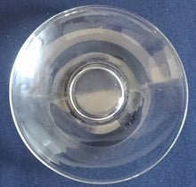 Lade das Bild in den Galerie-Viewer, UNTERTASSE - Hartglas, Klares Modernes Design Motiv (nBC)