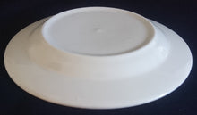 Lade das Bild in den Galerie-Viewer, 2er Set 3er KAFFEEGEDECKE - Porzellan, Schlitten Rentier Weihnachtsmann Sterne Tannenbaum Bäume Mond Dorf Wald Motiv Dekor