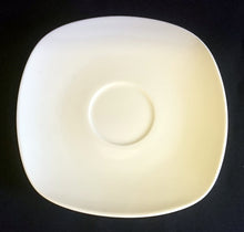 Lade das Bild in den Galerie-Viewer, 2er Set UNTERTASSEN - Porzellan, Gastronomische Einfärbiges Motiv Dekor