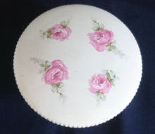 Lade das Bild in den Galerie-Viewer, BEHÄLTERDECKEL - Porzellan & Kork, Flora Rosenbouquet Blumenblüten Blatt Blätter Motiv Dekor (nBC)