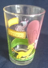 Lade das Bild in den Galerie-Viewer, GETRÄNKEGLAS - Hartglas, Disney The Lion King Aufschrift Löwe Flußpferd Zebra Motiv Dekor