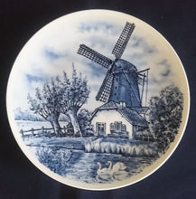 Lade das Bild in den Galerie-Viewer, WAND~ SAMMELTELLER - Porzellan, Flora Fauna Windmühle Haus Landschaft Motiv Dekor