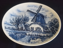 Lade das Bild in den Galerie-Viewer, WAND~ SAMMELTELLER - Porzellan, Flora Fauna Windmühle Haus Landschaft Motiv Dekor
