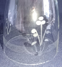 Lade das Bild in den Galerie-Viewer, WEIN~ GETRÄNKEGLAS - Hartglas, Flora Pflanzen Obst Trauben Motiv Dekor