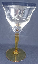 Lade das Bild in den Galerie-Viewer, WEIßWEIN~ GETRÄNKEGLAS - Hartglas, Geschliffen Flora Abstrakt Blumenblüten Pflanzen Motiv Dekor