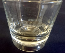 Lade das Bild in den Galerie-Viewer, WHISKEY~ WHISKY~ GETRÄNKEGLAS - Hartglas, Aufschrift Philips Sonicare mattiert Motiv Dekor