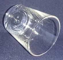 Lade das Bild in den Galerie-Viewer, WODKA~ GETRÄNKEGLAS - Hartglas, Klares Design Motiv Dekor