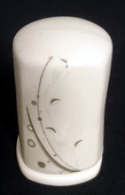 Lade das Bild in den Galerie-Viewer, ZAHNSTOCHERHALTER - Porzellan, Flora Abstrakt Grashalme Blatt Blätter Motiv Dekor (BC)