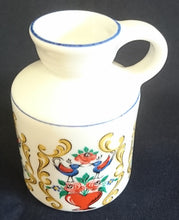 Lade das Bild in den Galerie-Viewer, KLEINE BLUMENVASE - Keramik / Steingut, Abstrakt Flora Fauna Blumen Blüten Tiere Linien Rand Motiv Dekor