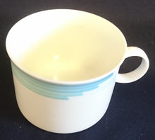 Lade das Bild in den Galerie-Viewer, KAFFEETASSE "Friesland" - Porzellan, Abstraktes Geometrisches Linien Dekor