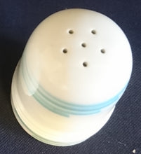 Lade das Bild in den Galerie-Viewer, SALZSTREUER "Friesland" - Porzellan, Abstraktes Geometrisches Linien Dekor