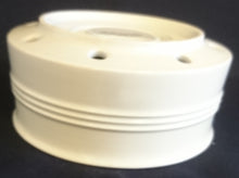 Lade das Bild in den Galerie-Viewer, STÖVCHEN "Friesland" - Porzellan, Abstrakt Geo Linien Relief Motiv Dekor