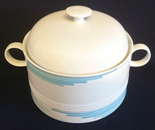 Lade das Bild in den Galerie-Viewer, SUPPENTERRINE MIT DECKEL "Friesland" - Porzellan, Abstraktes Geometrisches Linien Dekor