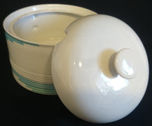 Lade das Bild in den Galerie-Viewer, SUPPENTERRINE MIT DECKEL "Friesland" - Porzellan, Abstraktes Geometrisches Linien Dekor