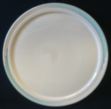 Lade das Bild in den Galerie-Viewer, TORTEN~ SERVIERPLATTENTELLER "Friesland" - Porzellan, Abstraktes Geometrisches Linien Dekor