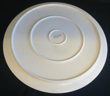 Lade das Bild in den Galerie-Viewer, TORTEN~ SERVIERPLATTENTELLER "Friesland" - Porzellan, Abstraktes Geometrisches Linien Dekor