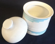 Lade das Bild in den Galerie-Viewer, ZUCKERDOSE MIT DECKEL "Friesland" - Porzellan, Abstraktes Geometrisches Linien Dekor