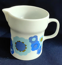 Lade das Bild in den Galerie-Viewer, 2er Set MILCHKÄNNCHEN & ZUCKERDOSE OHNE DECKEL - Porzellan, Flora Blumenblüten Pflanzen Motiv Dekor