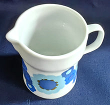 Lade das Bild in den Galerie-Viewer, 2er Set MILCHKÄNNCHEN & ZUCKERDOSE OHNE DECKEL - Porzellan, Flora Blumenblüten Pflanzen Motiv Dekor