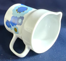 Lade das Bild in den Galerie-Viewer, MILCHKÄNNCHEN - Porzellan, Flora Blumenblüten Pflanzen Motiv Dekor