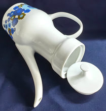 Lade das Bild in den Galerie-Viewer, MOCCA~ KAFFEEKANNE MIT DECKEL - Porzellan, Flora Blumenblüten Pflanzen Motiv Dekor