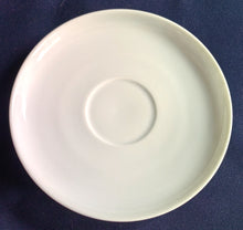 Lade das Bild in den Galerie-Viewer, MOCCA~ UNTERTASSE - Porzellan, Einfärbiges Gastronomisches Motiv Dekor