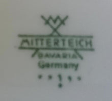 Lade das Bild in den Galerie-Viewer, CAPPUCCINO~ UNTERTASSE - Porzellan, Goldene Tchibo Kaffeebohne Motiv Dekor