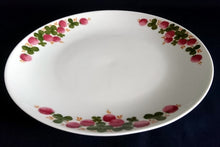 Lade das Bild in den Galerie-Viewer, SPEISETELLER - Porzellan, Flora Blumenblüten Pflanzen Kleeblatt Blätter Motiv Dekor