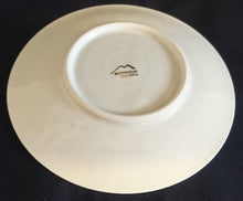 Lade das Bild in den Galerie-Viewer, UNTERTASSE - Porzellan, Flora Rosenblüten Blumen Linien Striche Relief Motiv Dekor