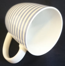 Lade das Bild in den Galerie-Viewer, KAFFEETASSE - Porzellan, Streifen Balken Linien Motiv Dekor