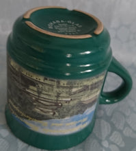 Lade das Bild in den Galerie-Viewer, GLÜHWEINTASSE - Keramik / Steingut, Weihnachtswald Goslar Aufschrift Dorfmarkt Motiv Dekor