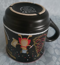 Lade das Bild in den Galerie-Viewer, GLÜHWEINTASSE - Keramik / Steingut, Weihnachtsmarkt Frankfurt Paulskirche 1848 - 1849 Aufschrift Motiv Dekor