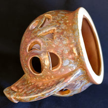 Lade das Bild in den Galerie-Viewer, 3er Set WINDDUFT TEELICHTHALTER - Keramik / Steingut, Farblich Meliertes Durchbrochen Kreise Sichel Dreieck Motiv Dekor