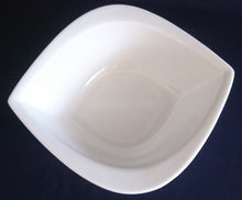 Lade das Bild in den Galerie-Viewer, DESSERTSCHALE - Porzellan, Einfärbige Gerundete Karo Viereck Form Motiv Dekor