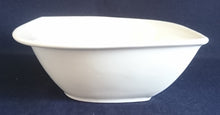 Lade das Bild in den Galerie-Viewer, DESSERTSCHALE - Porzellan, Einfärbige Gerundete Karo Viereck Form Motiv Dekor