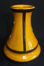 Lade das Bild in den Galerie-Viewer, BLUMENVASE - Keramik / Steingut, Flora Kätzchenweide Blüten Ast Linien Dekorrand Motiv Dekor