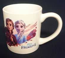 Lade das Bild in den Galerie-Viewer, KAFFEETASSE - Keramik / Steingut, Walt Disney Frozen Die Eiskönigin Zwei II Film Aufschrift Motiv Dekor