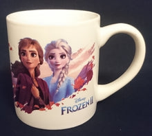 Lade das Bild in den Galerie-Viewer, KAFFEETASSE - Keramik / Steingut, Walt Disney Frozen Die Eiskönigin Zwei II Film Aufschrift Motiv Dekor
