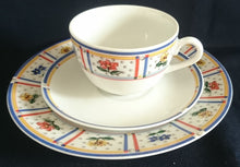 Lade das Bild in den Galerie-Viewer, TEETASSE "Flirt" - Porzellan, Flora Blumenblüten Pflanzen Linien Streifen Rand Motiv Dekor